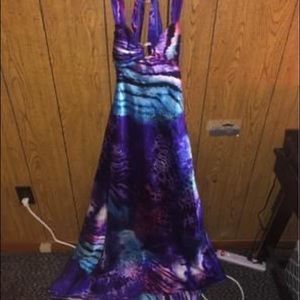 Title
Prom dress never worn!!
Size 6